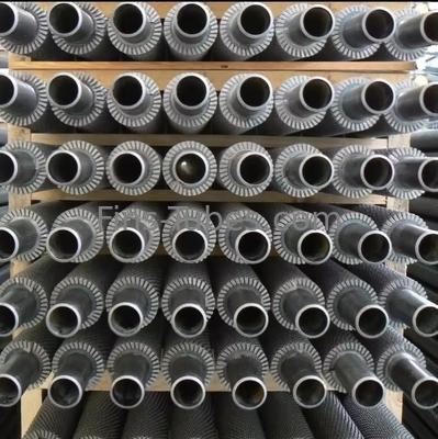 Ovale koolstofstaal vinnenbuis met 16-40 vinnen 1,2 mm-2,77 mm hoogte Zwarte verf bescherming