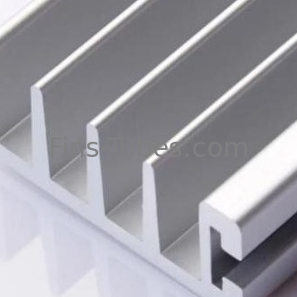 Radiator Aluminiumprofiel Hoogtemperatuurweerstand Goede verwerkingsprestaties Precieze selectie